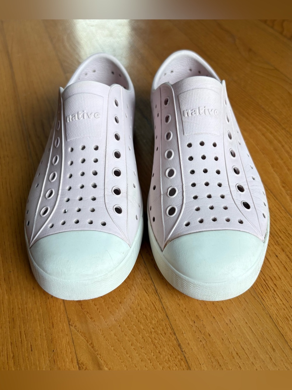 Native Jefferson slip-on sneakers Shoes Light Milk pink shell white Sz 1 Yth J1